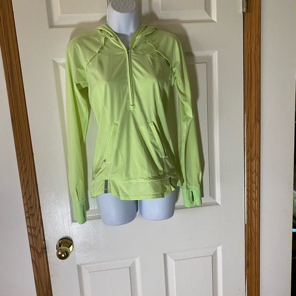 Lululemon  Windbreaker. Size 2 - Picture 1 of 4